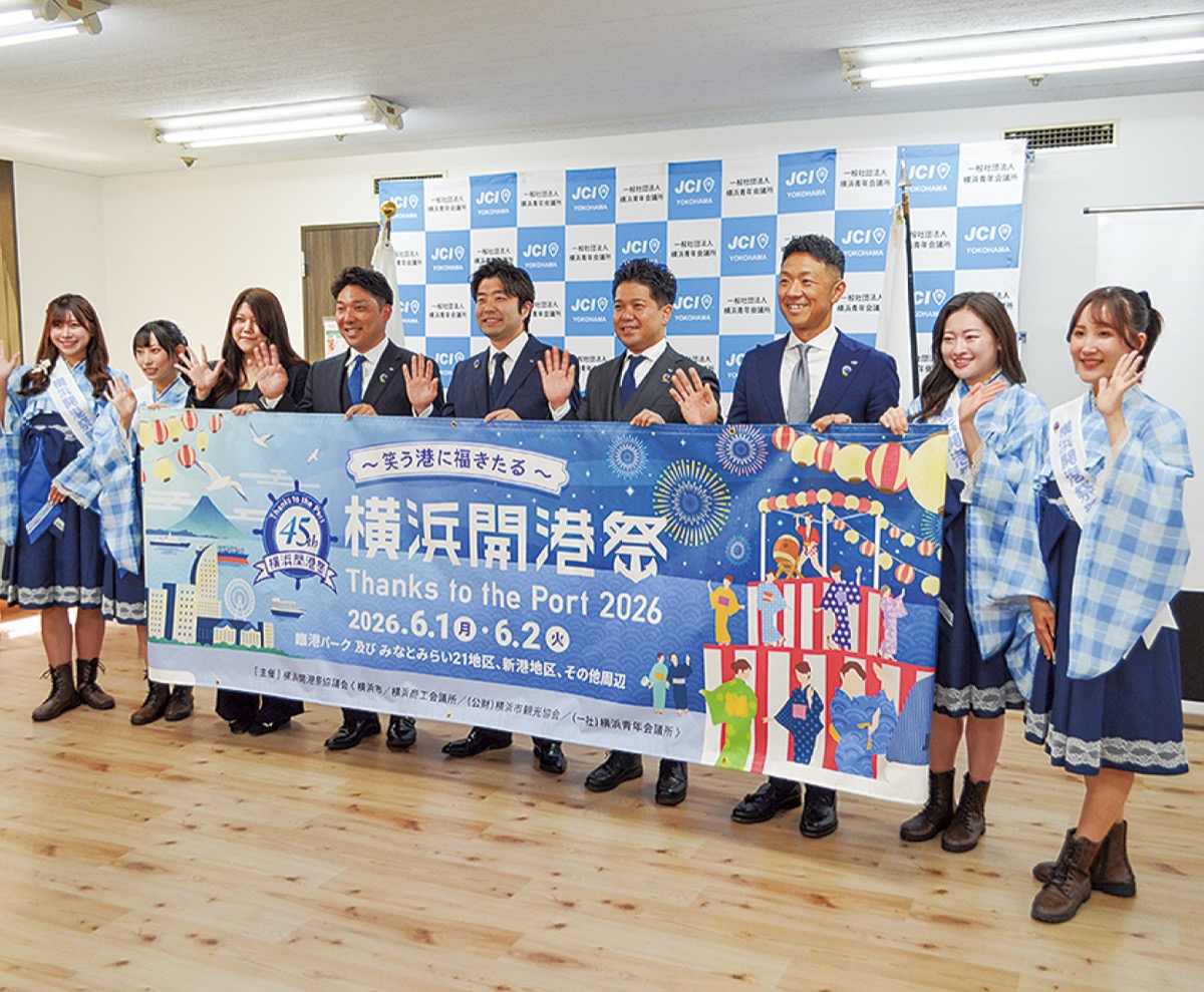 来場を呼びかける協議会メンバーと親善大使