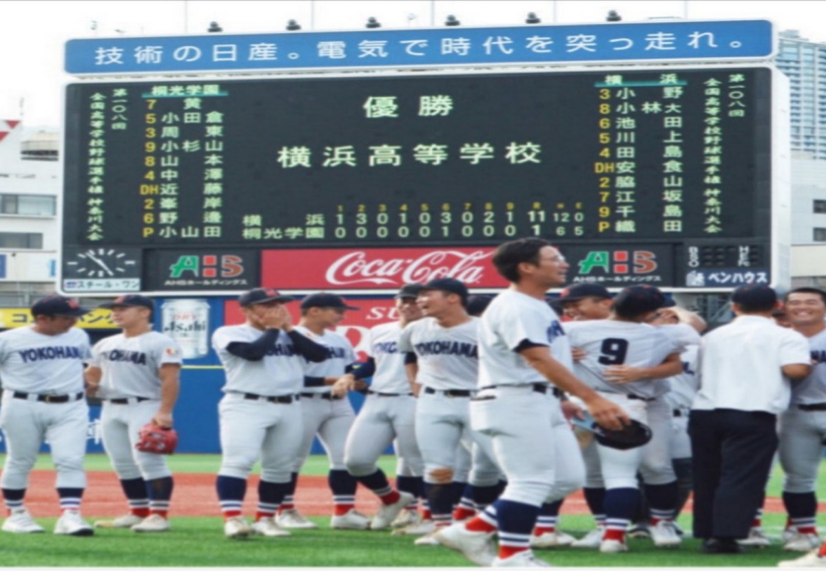 涙を見せる織田選手の姿も(右)