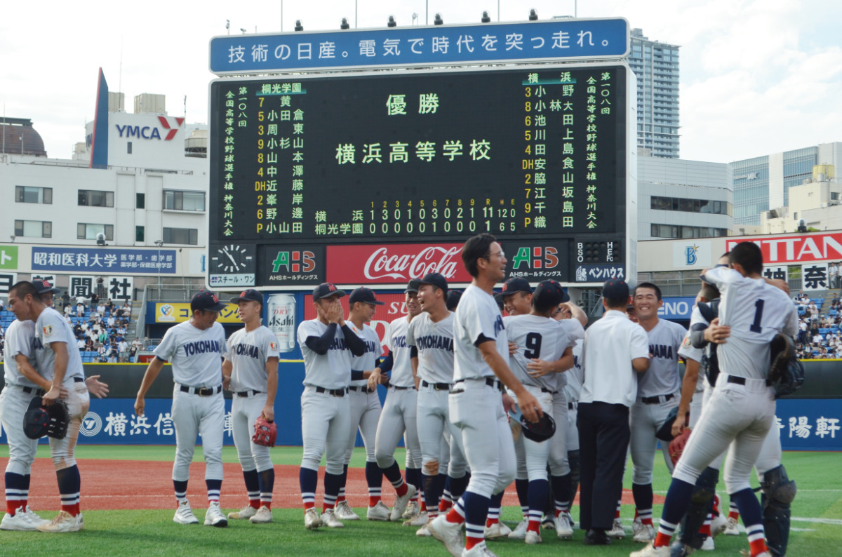 涙を見せる織田選手の姿も（右）