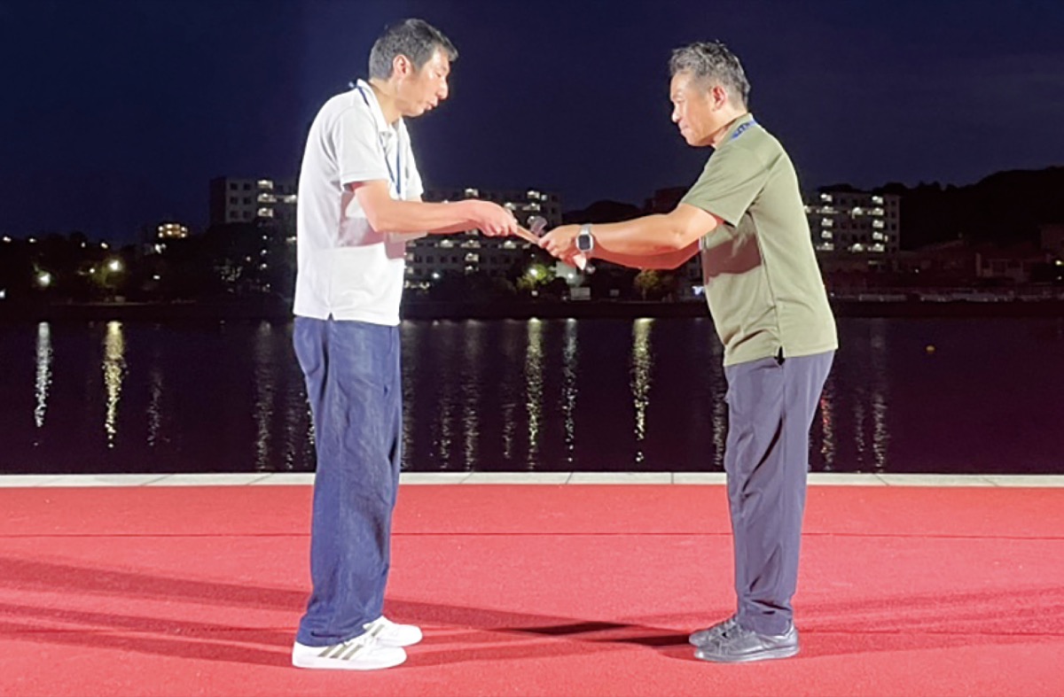 石倉副会長(左)