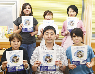 平山さん（前列中央）を中心とした実行委員会のメンバー