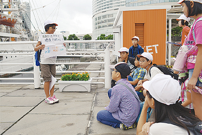 栃木の児童に横浜案内