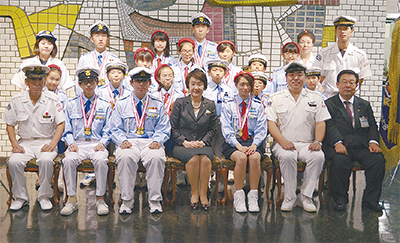 全国３連覇を市長に報告