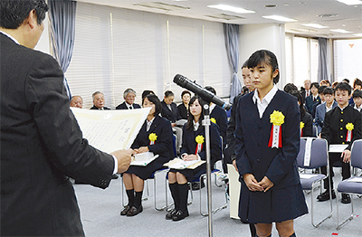 区内から８人表彰