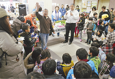 新春朝市、盛り上がり