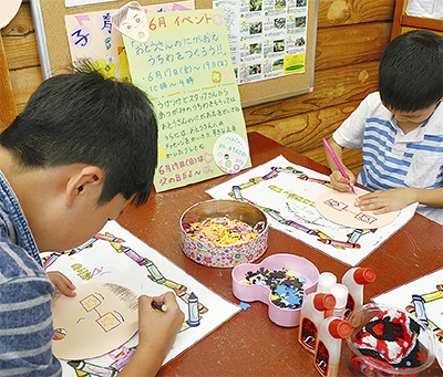 父の日に似顔絵うちわを