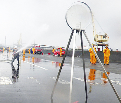 消火訓練技術を披露