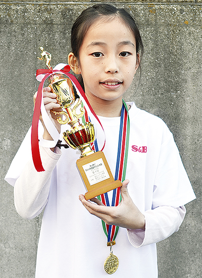 丸山さん（梅林小４年）が優勝