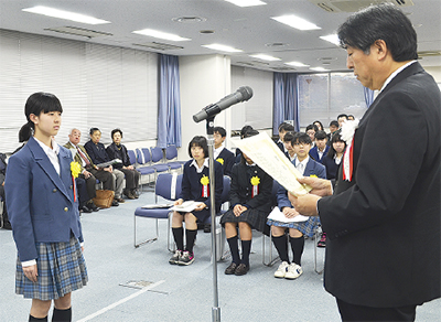 区内から5人表彰