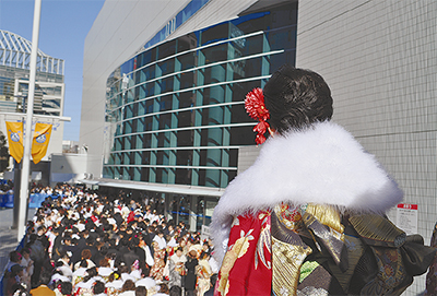 １４６９人が門出