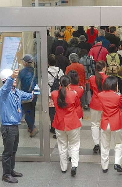 公演中の地震に備える