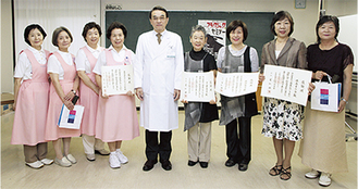左から南部病院ボランティアの会、今田院長、吉倉さん、内田さん、港南幸の会