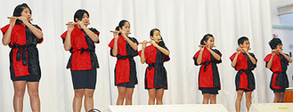 日限山小児童の篠笛演奏