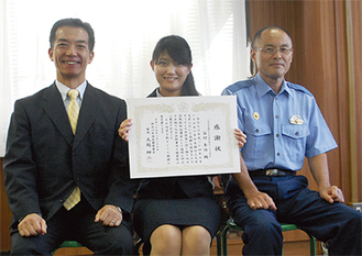 表彰を受けた谷村さん（左）と杉田さん（中央）