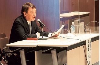 市議に講演する太田会長