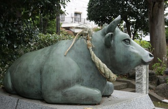永谷天満宮の境内にある牛の像