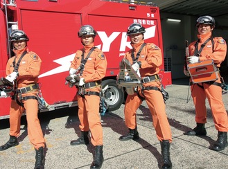 野庭特別救助隊のメンバー（左端が佐藤隊長）
