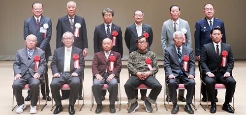 交通安全功労者表彰を受けた人たち