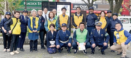 本郷台駅前でのキャンペーン参加者