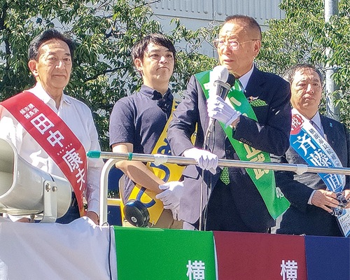 たまプラーザ駅前での合同演説会に参加した（左から）田中氏、福山氏、小山氏、斉藤氏（7月20日）