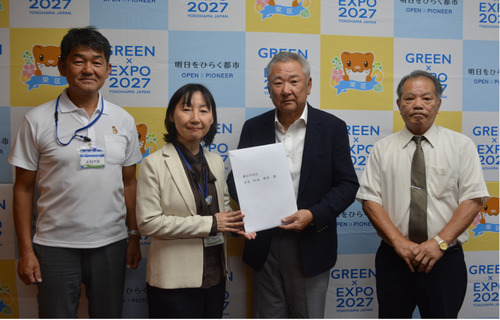 左から米山副区長、松永区長、星野支部長、田鹿会長