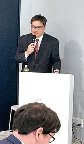 新店舗を語る小林社長