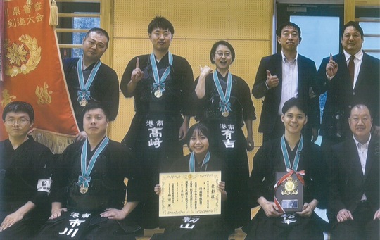 50年ぶりの優勝を果たした剣道チーム＝同署提供