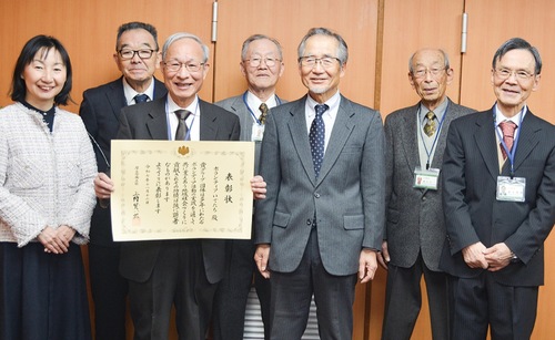 松永区長（左）と会員ら