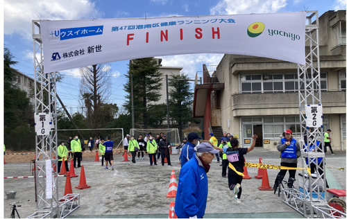 ゴールの旧野庭中学校＝同会提供