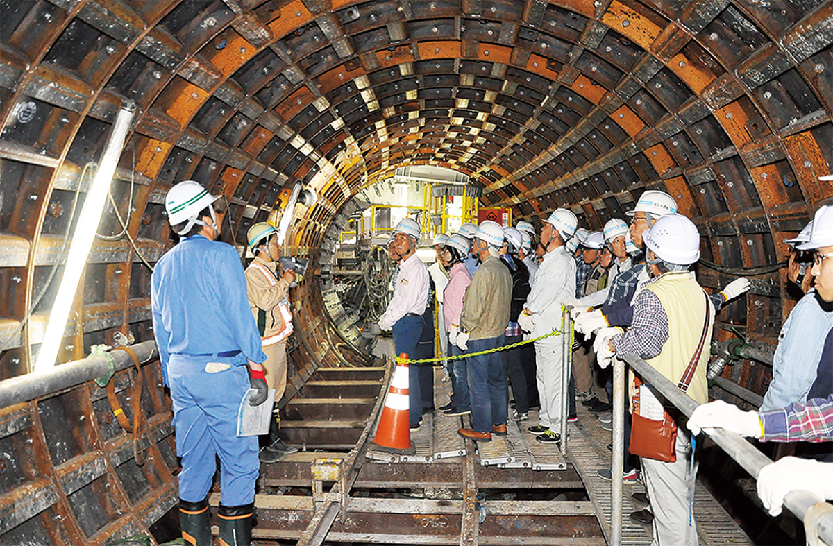 住民らが工事現場を見学 田谷町の下水道と圏央道 港南区 栄区 タウンニュース