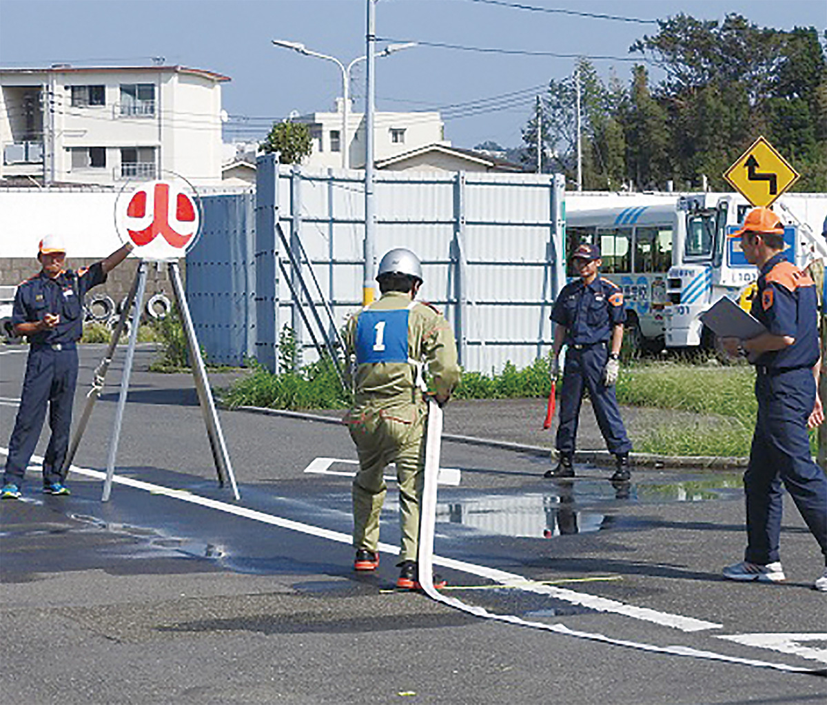 放水する参加者