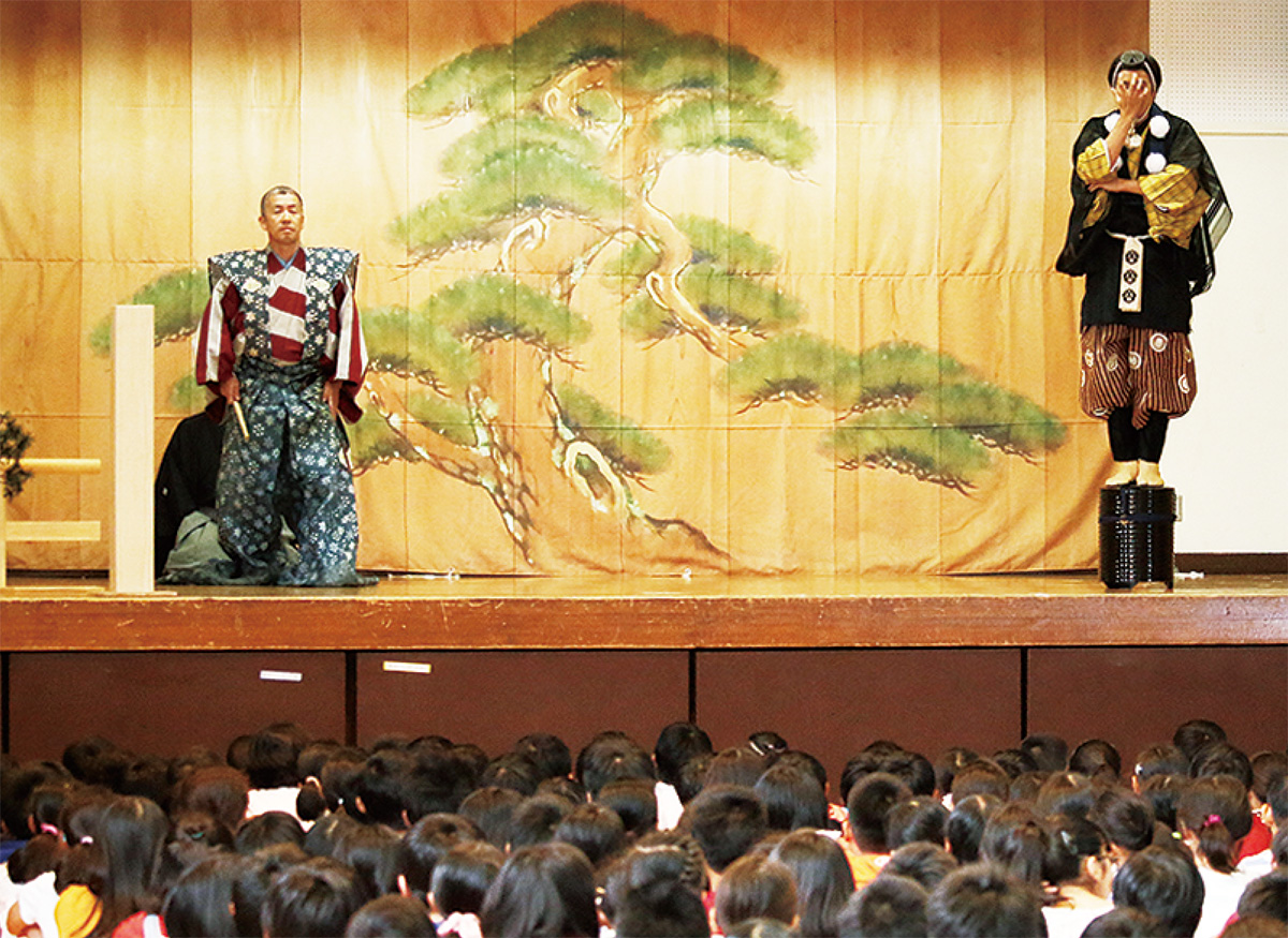 体育館が能舞台に 笠間小で能 狂言体験 港南区 栄区 タウンニュース