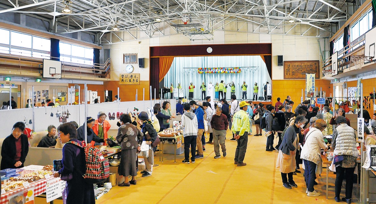 一堂に会し、交流 (写真1)