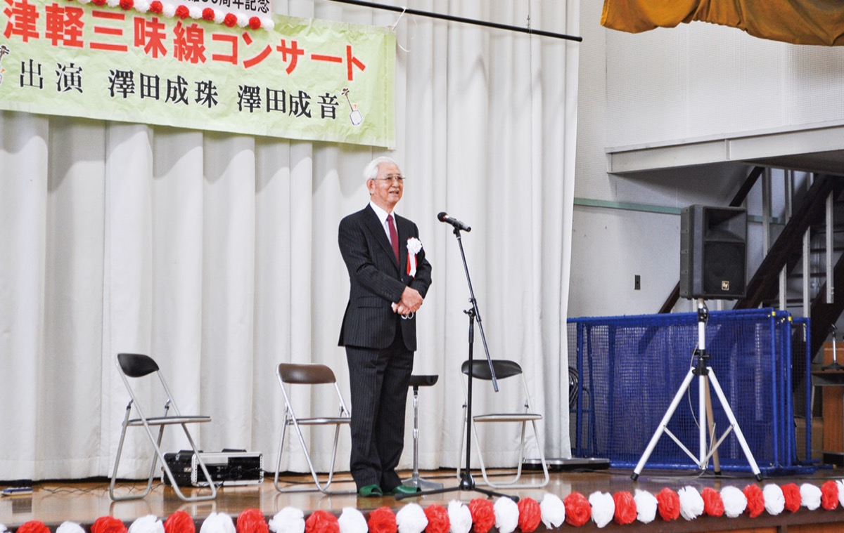 挨拶のため登壇した齋藤会長