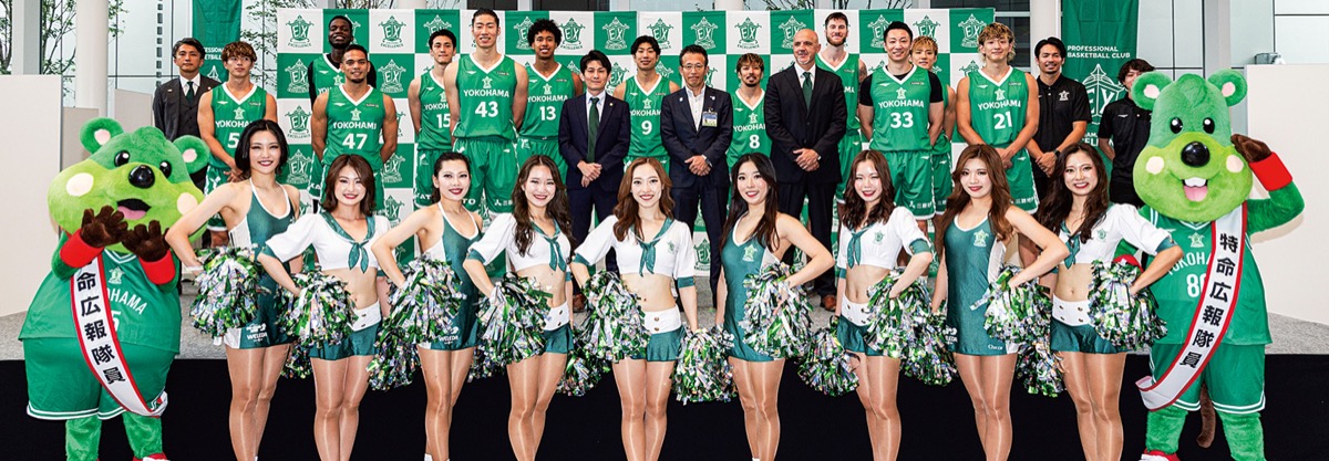 新体制発表会に参加した選手やチア、スタッフら