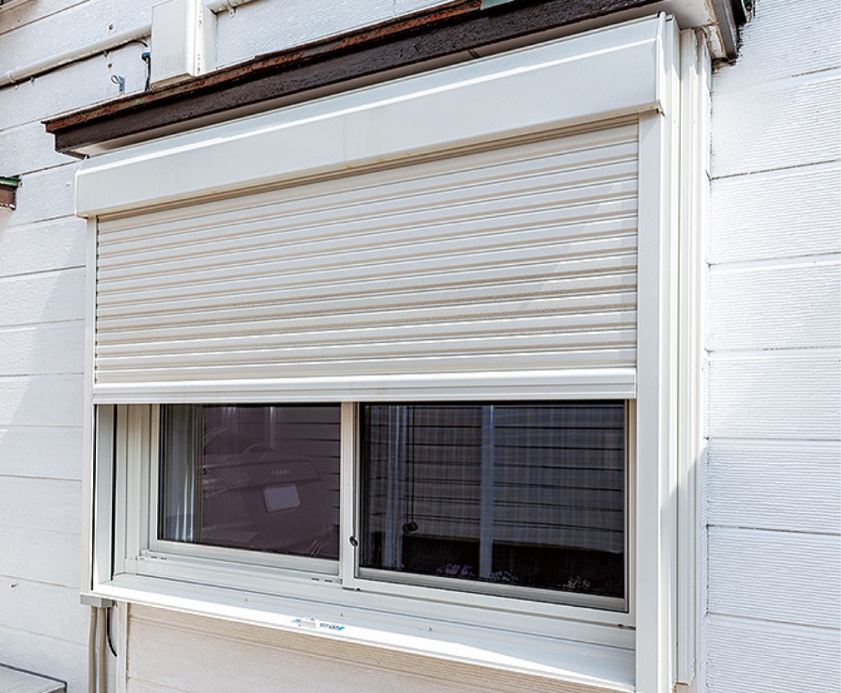窓シャッターで台風対策