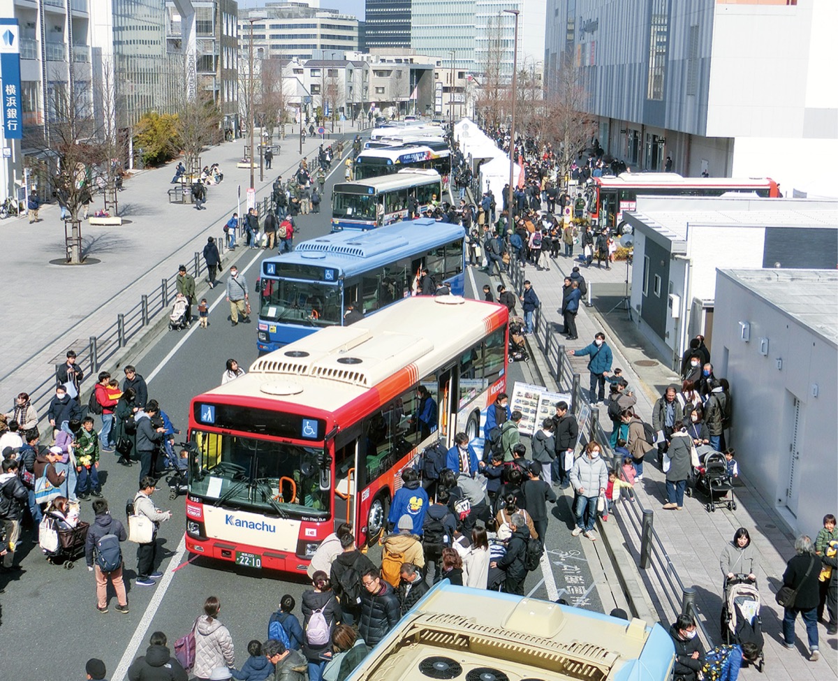 感謝デーにバス大集合