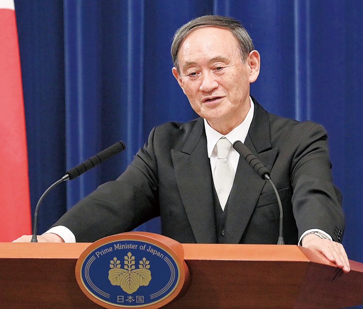 首相として初の会見に臨む菅氏（２０２０年９月16日）出典：首相官邸ホームページ（https://www.kantei.go.jp/jp/content/20200916suga_04.jpg）