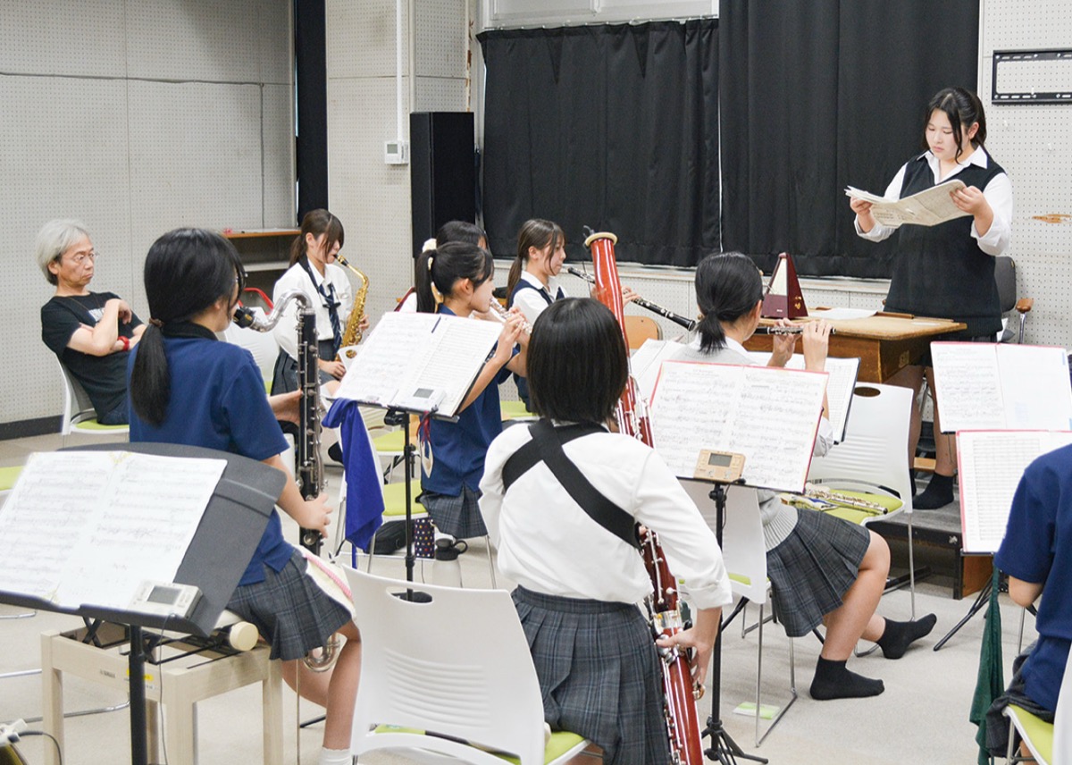 合奏の練習=4日撮影