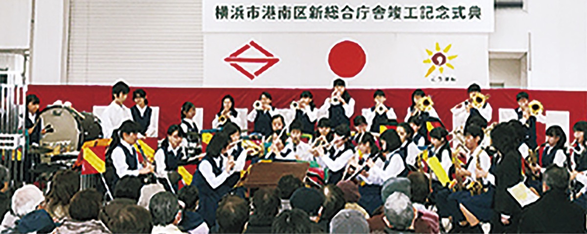 小中学生の演奏で盛り上がる区民ホール=タウンニュース2017年3月9日号