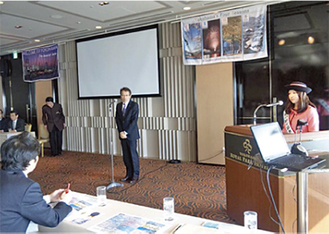 親善大使の松本さん（右）が横浜の魅力を紹介
