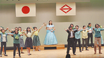 ミュージカルを披露する神奈川学園の生徒たち（西区）