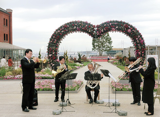 神奈川フィルハーモニー管弦楽団の金管五重奏がオープニングイベントを盛り上げた（3月29日）
