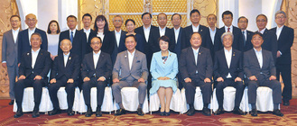 林市長（前列中央右）ら誘致推進協議会のメンバー