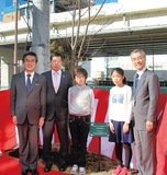 MM本町小に桜を寄贈