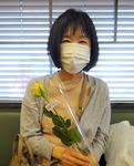 横浜駅西口のＬｅａｆで献血に協力した女性（同血液センター提供）