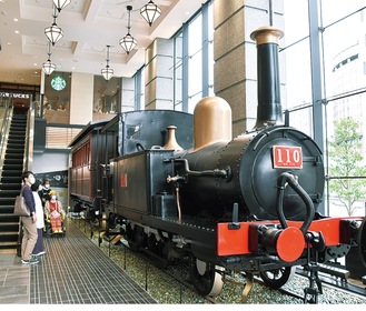 展示されている１１０形蒸気機関車