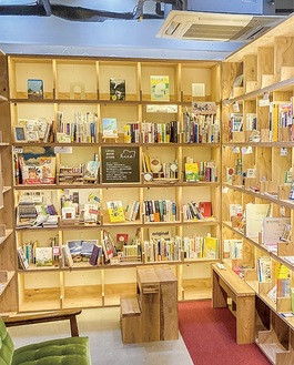 参加団体の一つ「LOCAL BOOK STORE kita．」。ひと棚、ひと店主、一書店で運営しており、本を通じた交流拠点になっている