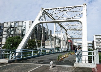 霞橋。橋のところに解説板もあります