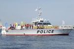 水上署が所有する警察用船舶で海上パレードを行った